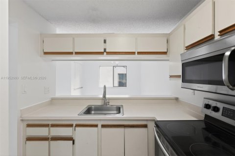 Condominio en venta en Miami, Florida, 1 dormitorio, 90.86 m2 № 2010225 - foto 16