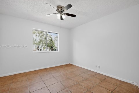 Condominio en venta en Miami, Florida, 1 dormitorio, 90.86 m2 № 2010225 - foto 25