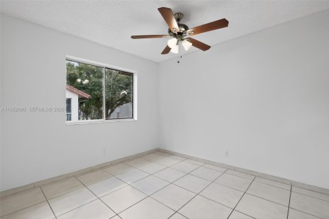 Condominio en venta en Miami, Florida, 1 dormitorio, 90.86 m2 № 2010225 - foto 14