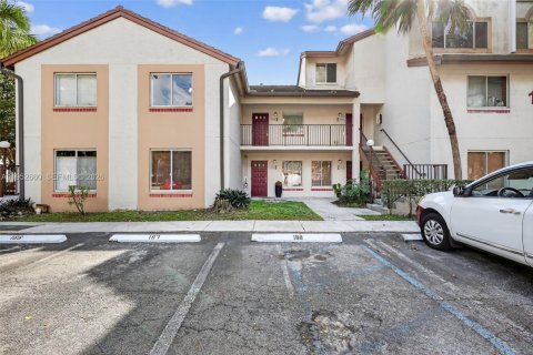 Condominio en Miami, Florida, 1 dormitorio  № 2010225