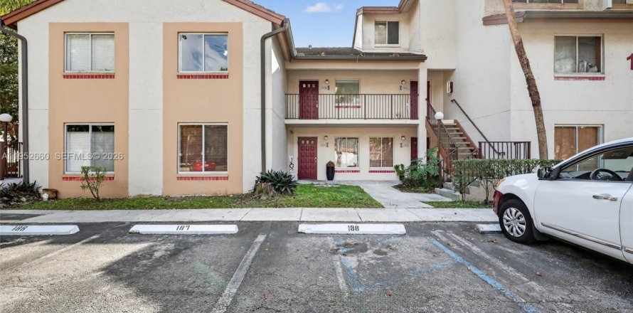 Condominio en Miami, Florida, 1 dormitorio  № 2010225