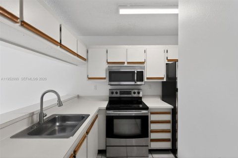 Condominio en venta en Miami, Florida, 1 dormitorio, 90.86 m2 № 2010225 - foto 17