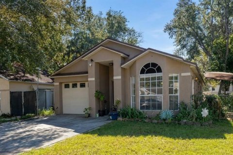 House in Maitland, Florida 3 bedrooms, 106.47 sq.m. № 2430916 - photo 2