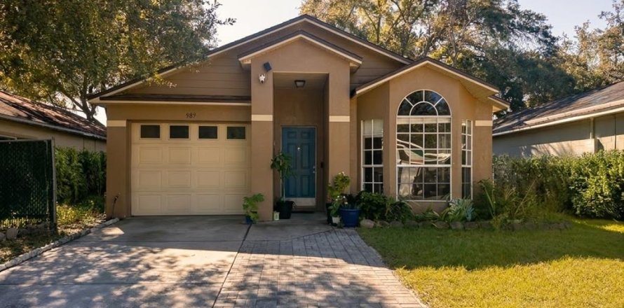 House in Maitland, Florida 3 bedrooms, 106.47 sq.m. № 2430916