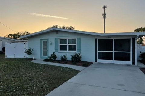 House in Englewood, Florida 2 bedrooms, 76.18 sq.m. № 1840501 - photo 1