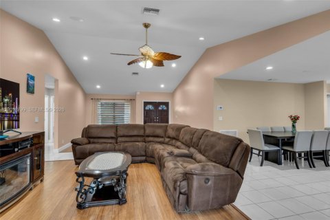 Villa ou maison à vendre à Margate, Floride: 3 chambres, 162.3 m2 № 2244321 - photo 2