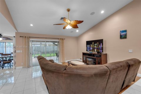 Villa ou maison à vendre à Margate, Floride: 3 chambres, 162.3 m2 № 2244321 - photo 3