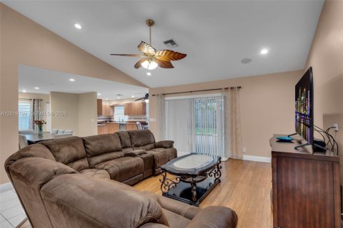 Villa ou maison à vendre à Margate, Floride: 3 chambres, 162.3 m2 № 2244321 - photo 8