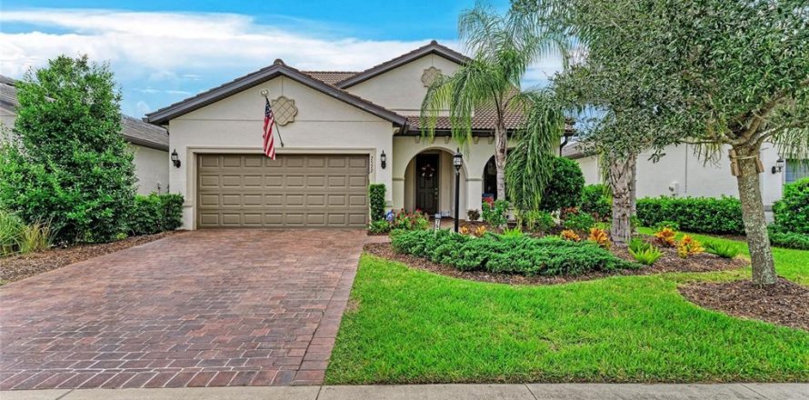 House in Bradenton, Florida 3 bedrooms, 266.35 sq.m. № 2229483