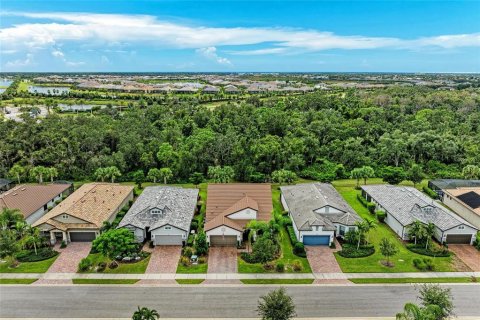 House in Bradenton, Florida 3 bedrooms, 266.35 sq.m. № 2229483 - photo 3