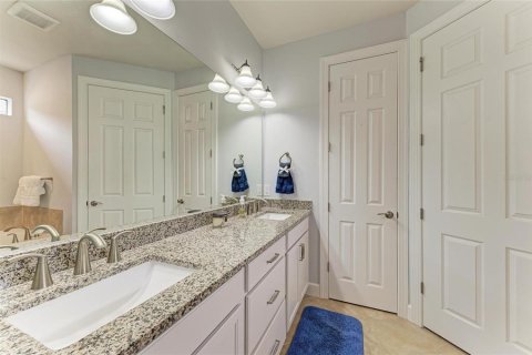 House in Bradenton, Florida 3 bedrooms, 266.35 sq.m. № 2229483 - photo 29