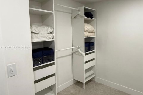 Casa en alquiler en Hallandale Beach, Florida, 5 dormitorios, 205.31 m2 № 2020823 - foto 12