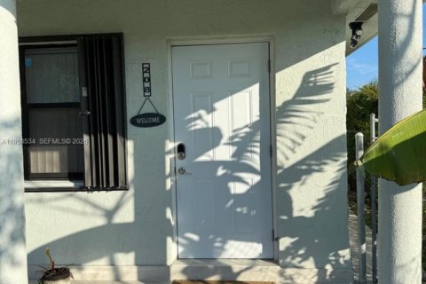 Casa en alquiler en Hallandale Beach, Florida, 5 dormitorios, 205.31 m2 № 2020823 - foto 3