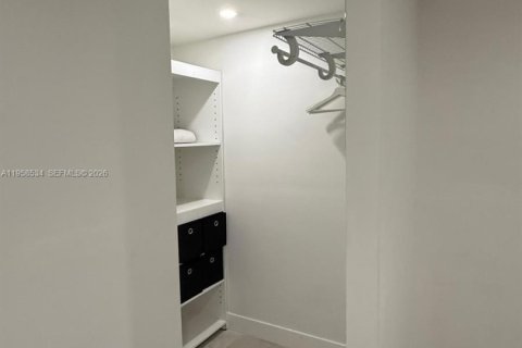 Casa en alquiler en Hallandale Beach, Florida, 5 dormitorios, 205.31 m2 № 2020823 - foto 13