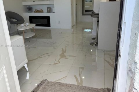 Casa en alquiler en Hallandale Beach, Florida, 5 dormitorios, 205.31 m2 № 2020823 - foto 11