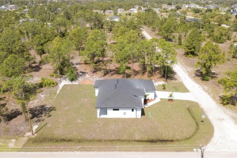 House in Lehigh Acres, Florida 3 bedrooms, 148.92 sq.m. № 2072325 - photo 22