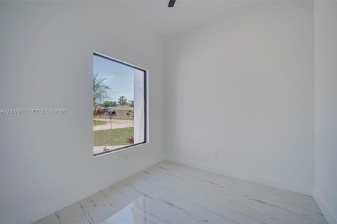 House in Lehigh Acres, Florida 3 bedrooms, 148.92 sq.m. № 2072325 - photo 18