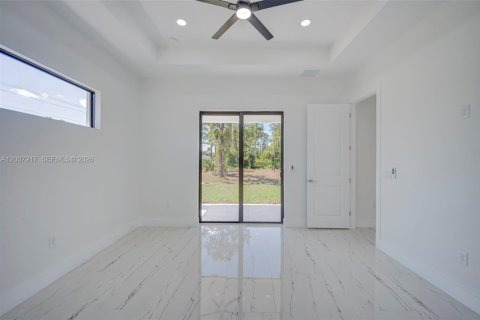 House in Lehigh Acres, Florida 3 bedrooms, 148.92 sq.m. № 2072325 - photo 12
