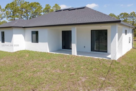 House in Lehigh Acres, Florida 3 bedrooms, 148.92 sq.m. № 2072325 - photo 24