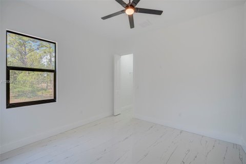 House in Lehigh Acres, Florida 3 bedrooms, 148.92 sq.m. № 2072325 - photo 17