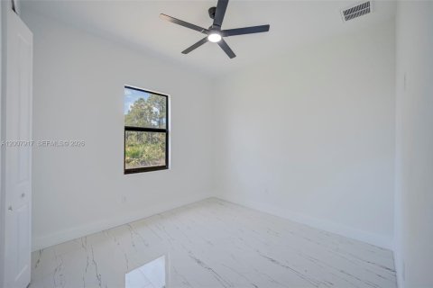House in Lehigh Acres, Florida 3 bedrooms, 148.92 sq.m. № 2072325 - photo 15