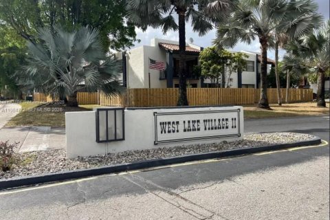 Condominio en Miami, Florida, 2 dormitorios  № 2030659