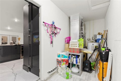 Casa en venta en Tampa, Florida, 5 dormitorios, 288.37 m2 № 2384139 - foto 24