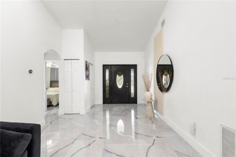 Casa en venta en Tampa, Florida, 5 dormitorios, 288.37 m2 № 2384139 - foto 5