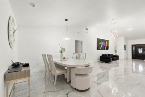 Casa en venta en Tampa, Florida, 5 dormitorios, 288.37 m2 № 2384139 - foto 12