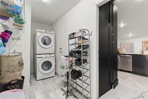 Casa en venta en Tampa, Florida, 5 dormitorios, 288.37 m2 № 2384139 - foto 23