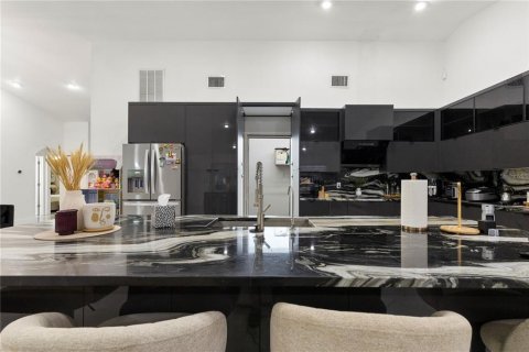 Casa en venta en Tampa, Florida, 5 dormitorios, 288.37 m2 № 2384139 - foto 22