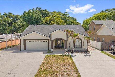 Casa en Tampa, Florida 5 dormitorios, 288.37 m2 № 2384139