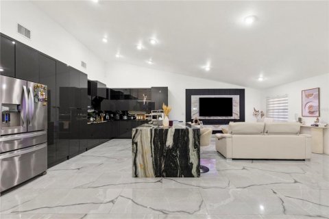Casa en venta en Tampa, Florida, 5 dormitorios, 288.37 m2 № 2384139 - foto 14