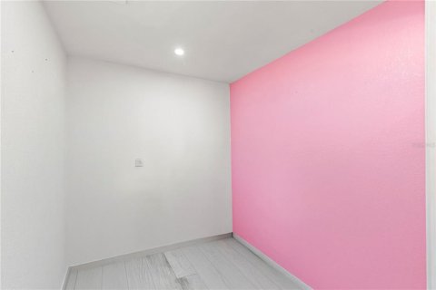 Casa en venta en Tampa, Florida, 5 dormitorios, 288.37 m2 № 2384139 - foto 29