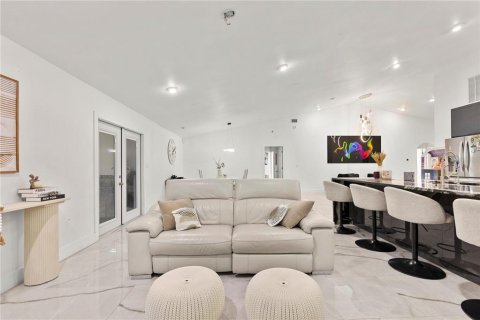 Casa en venta en Tampa, Florida, 5 dormitorios, 288.37 m2 № 2384139 - foto 10