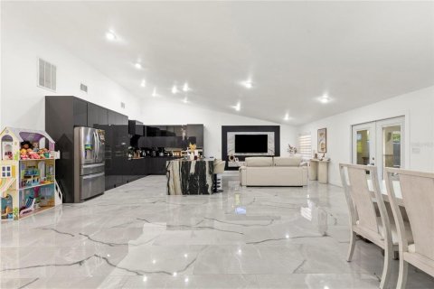 Casa en venta en Tampa, Florida, 5 dormitorios, 288.37 m2 № 2384139 - foto 13