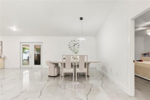 Casa en venta en Tampa, Florida, 5 dormitorios, 288.37 m2 № 2384139 - foto 11
