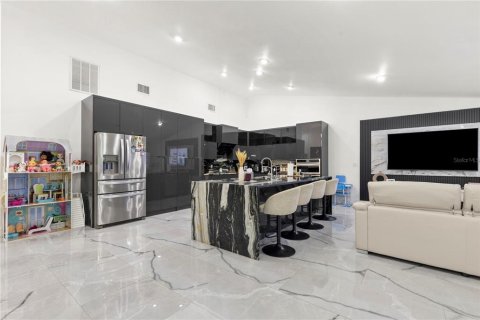 Casa en venta en Tampa, Florida, 5 dormitorios, 288.37 m2 № 2384139 - foto 15