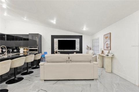 Casa en venta en Tampa, Florida, 5 dormitorios, 288.37 m2 № 2384139 - foto 8