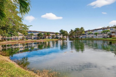 Condo in Lauderdale Lakes, Florida, 1 bedroom  № 2007134 - photo 23