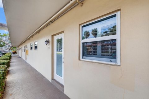 Condo in Lauderdale Lakes, Florida, 1 bedroom  № 2007134 - photo 17