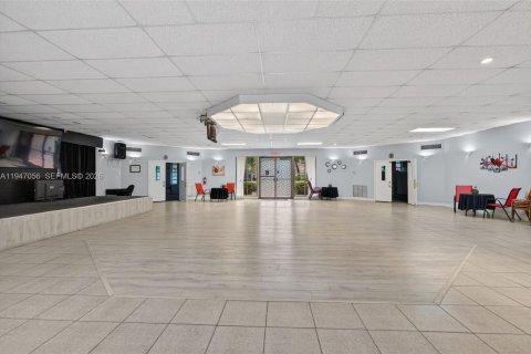 Condo in Lauderdale Lakes, Florida, 1 bedroom  № 2007134 - photo 25