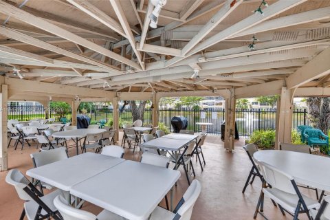 Condo in Lauderdale Lakes, Florida, 1 bedroom  № 2007134 - photo 30