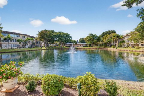Condo in Lauderdale Lakes, Florida, 1 bedroom  № 2007134 - photo 22