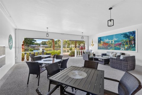 Condo in Lauderdale Lakes, Florida, 1 bedroom  № 2007134 - photo 19