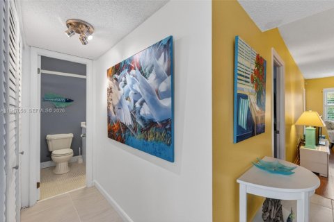 Condo in Lauderdale Lakes, Florida, 1 bedroom  № 2007134 - photo 10