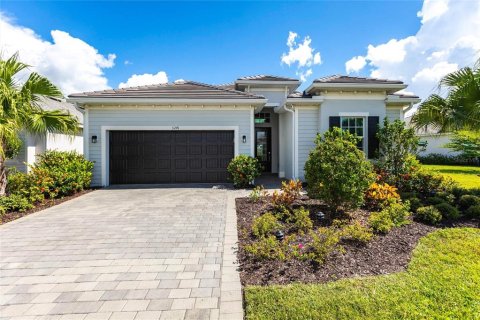 House in Punta Gorda, Florida 4 bedrooms, 206.99 sq.m. № 1893897 - photo 2