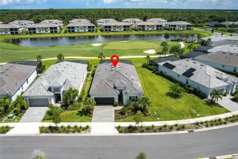 House in Punta Gorda, Florida 4 bedrooms, 206.99 sq.m. № 1893897 - photo 1