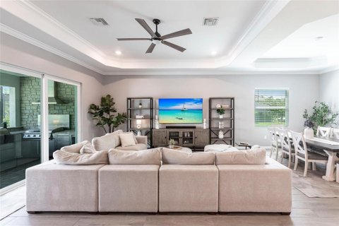 House in Punta Gorda, Florida 4 bedrooms, 206.99 sq.m. № 1893897 - photo 7