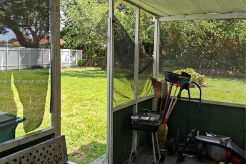 Villa ou maison à vendre à Miami, Floride: 2 chambres, 113.9 m2 № 2066615 - photo 5